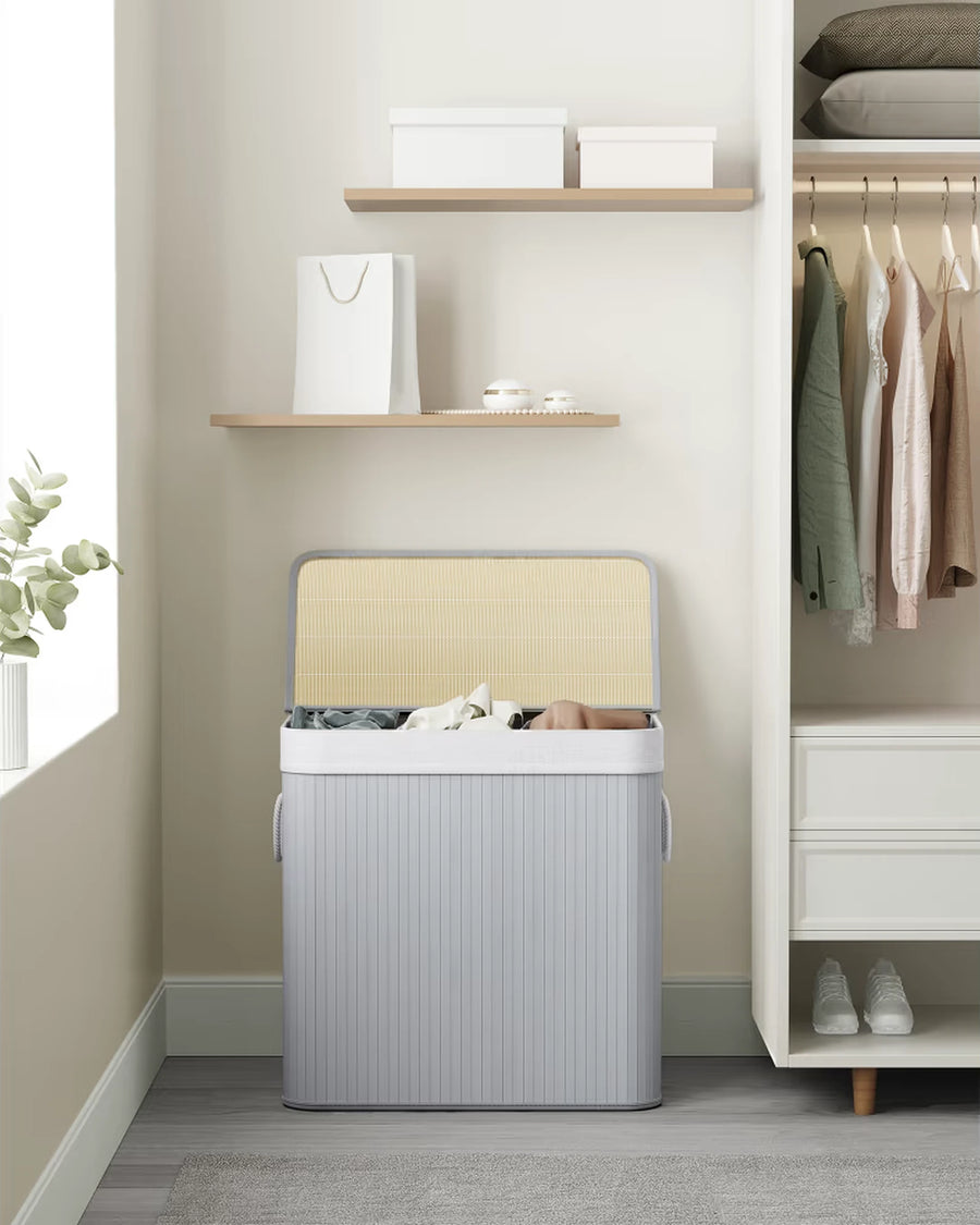 Panier à linge 150 L à 3 compartiments dans un dressing
