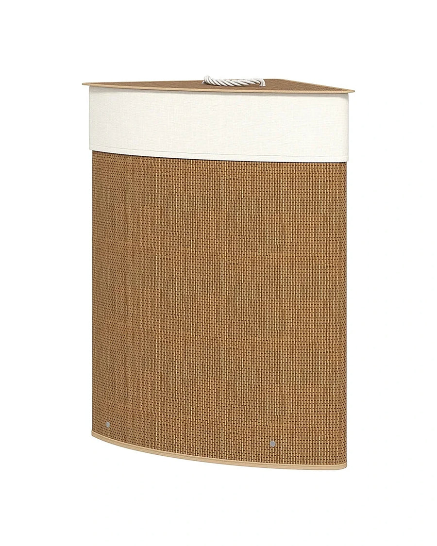 Panier à linge d'angle en bambou tressé marron 55 L, sac blanc amovible, vue trois-quarts sur fond blanc